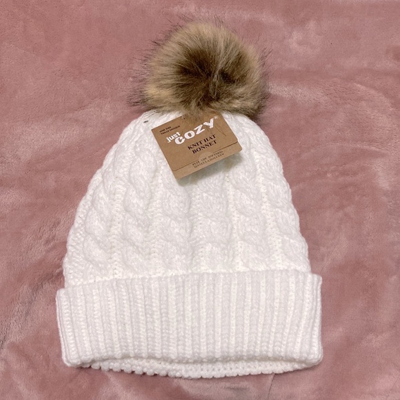 White tuque - Picture 1 of 3